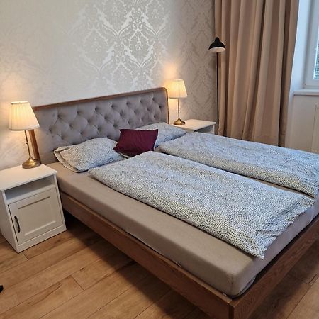 Old Town Apartment - 2 Bedrooms Bratislava Luaran gambar