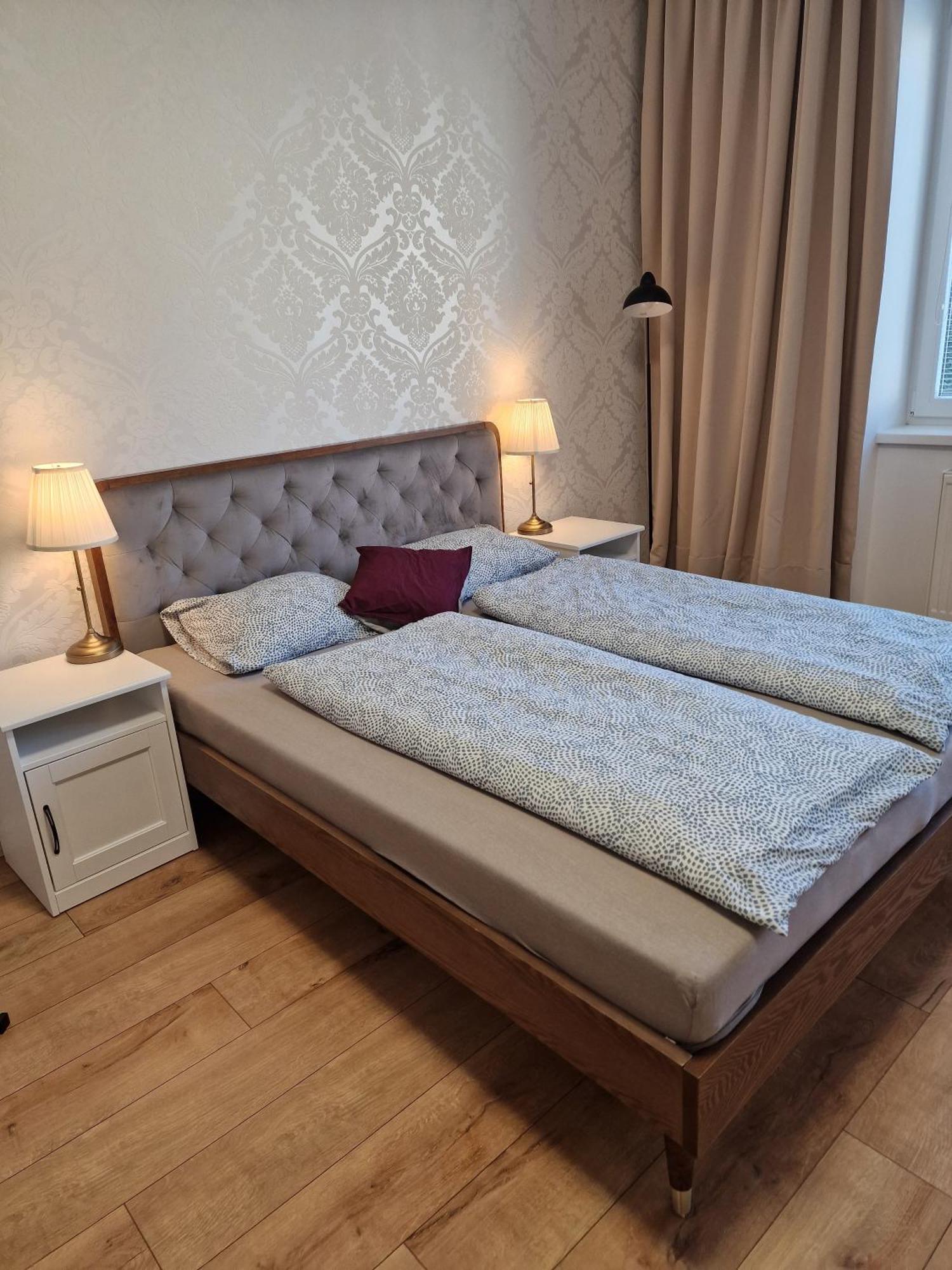 Old Town Apartment - 2 Bedrooms Bratislava Luaran gambar