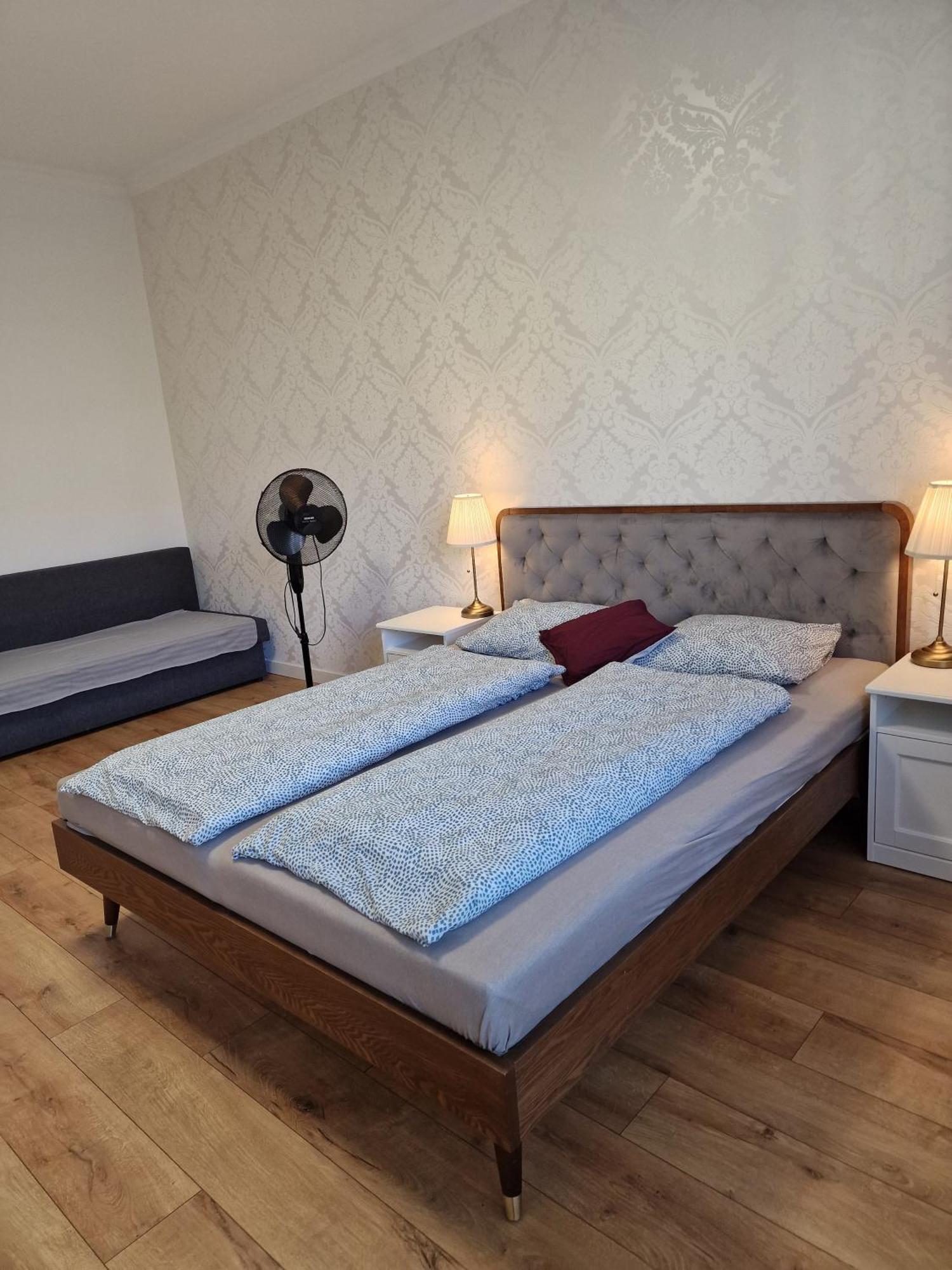 Old Town Apartment - 2 Bedrooms Bratislava Luaran gambar