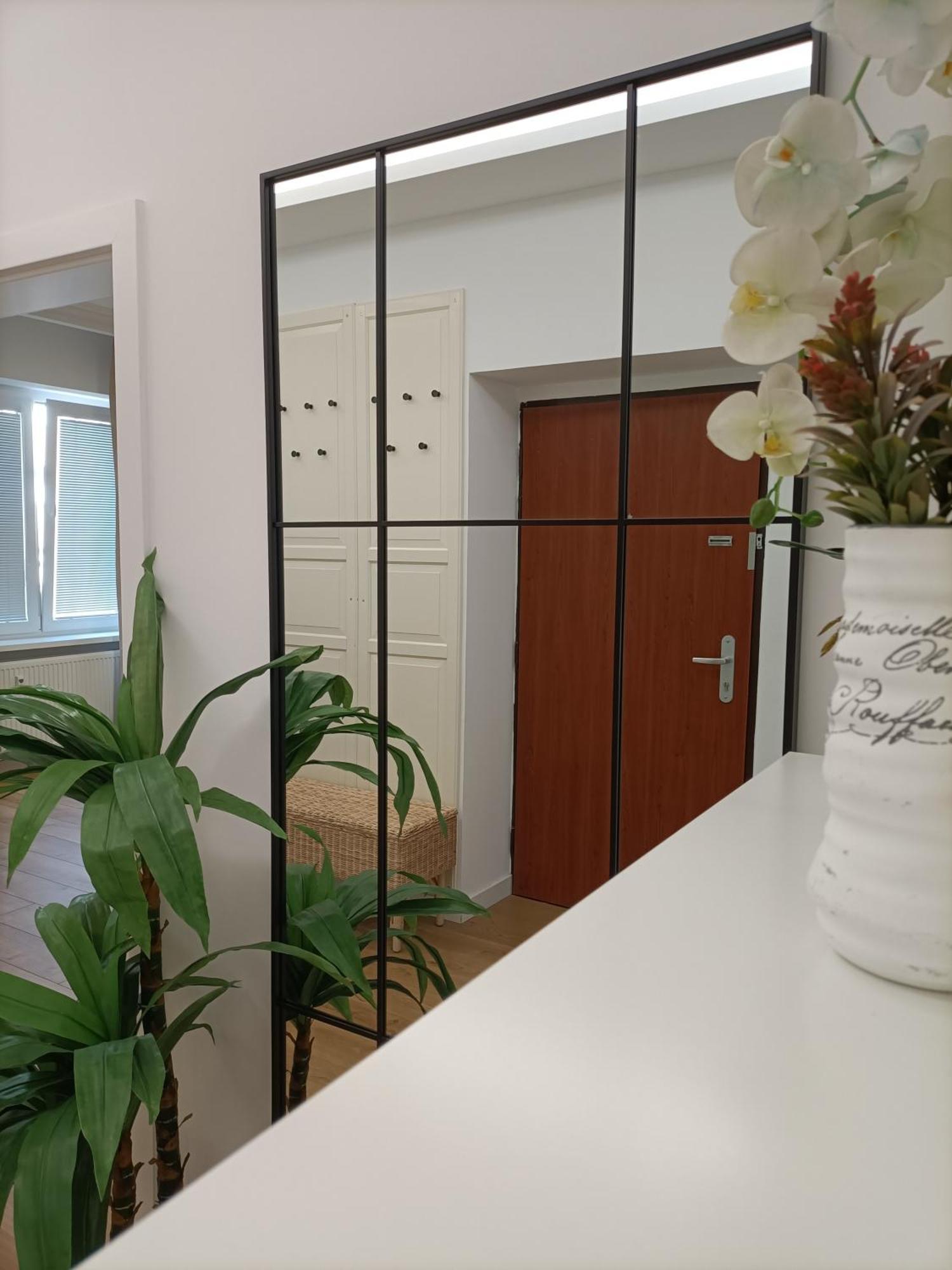 Old Town Apartment - 2 Bedrooms Bratislava Luaran gambar