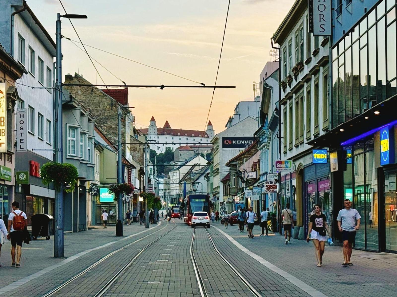 Old Town Apartment - 2 Bedrooms Bratislava Luaran gambar